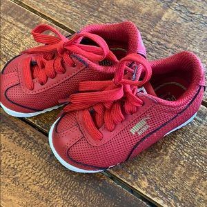 Kids puma shoes🌕